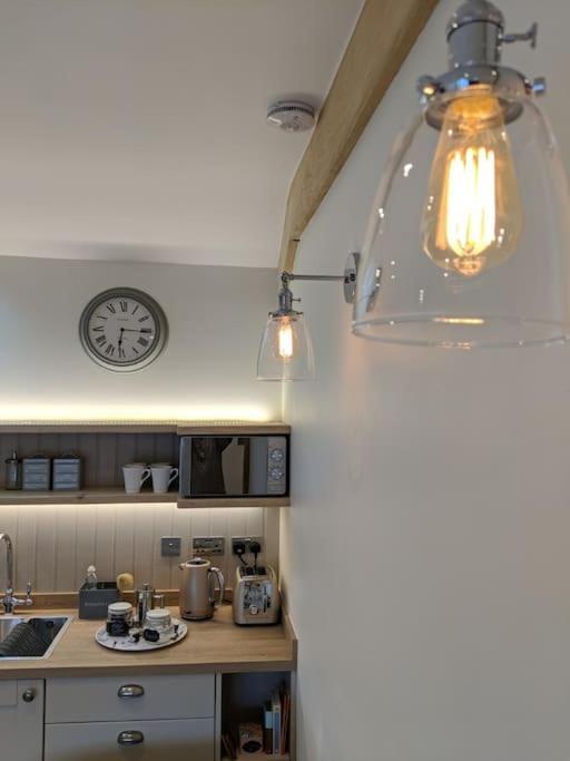 Barley - Cosy Stylish Apartment - Easy Access To Bath And Many Nearby Attractions Box  Kültér fotó